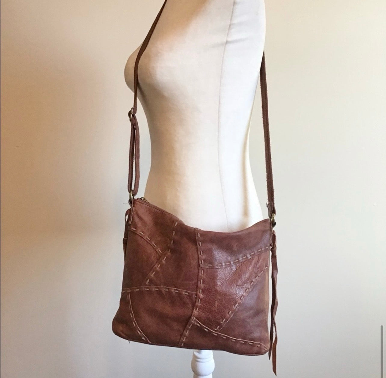 GC Lucky Brand Leather Stitched Crossbody