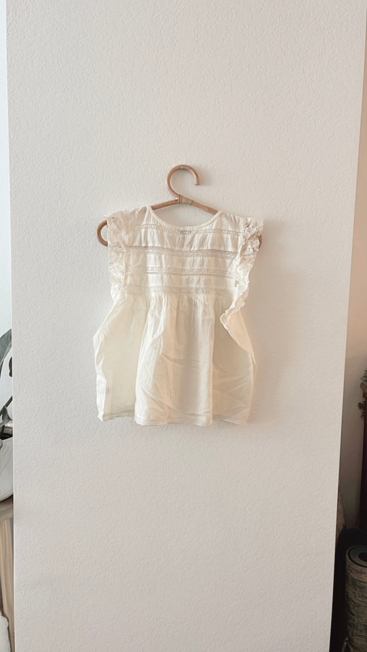 EUC Aerie Lace Trim Top (MEDIUM)