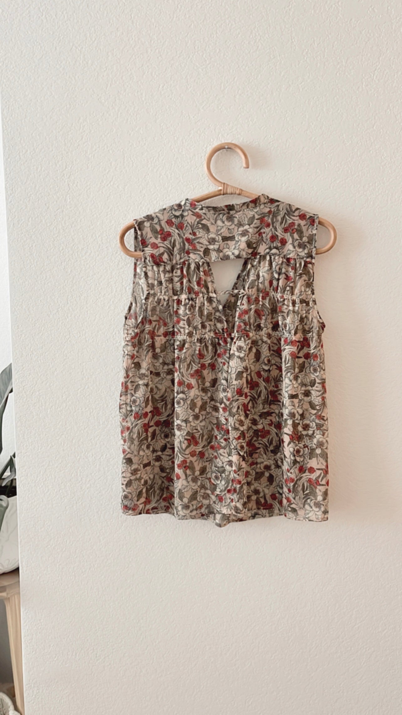 NWOT Ethereal by Paper Crane Floral Top (MEDIUM)