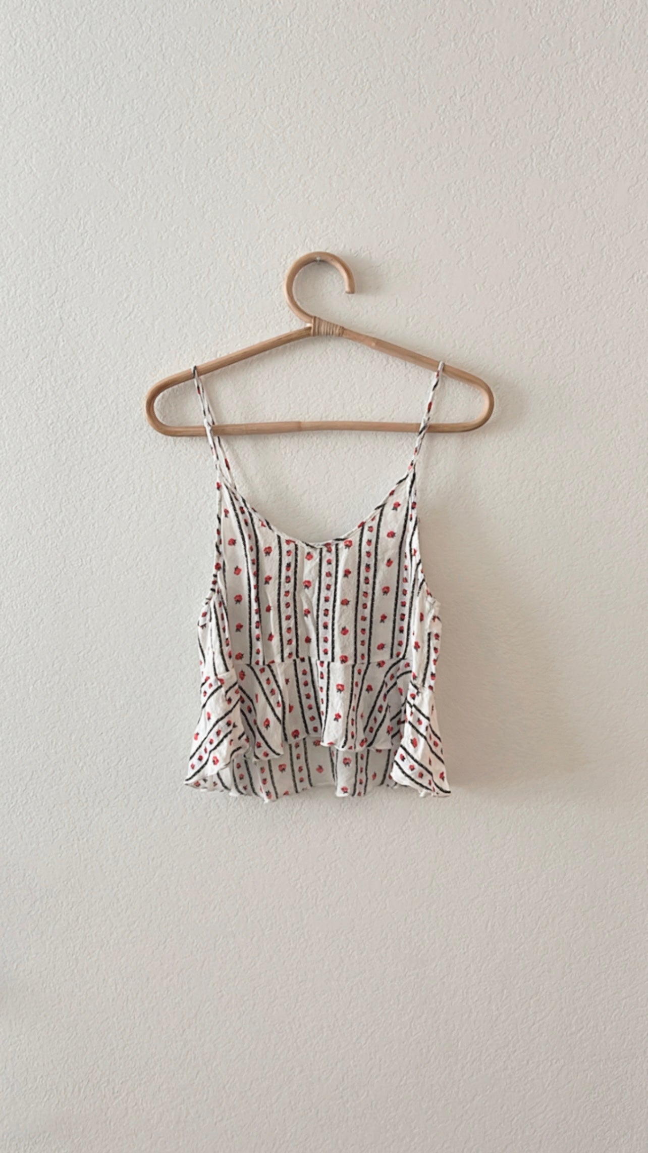 EUC Intimately Free People Love to Floral Printed Crop Cami (MEDIUM)