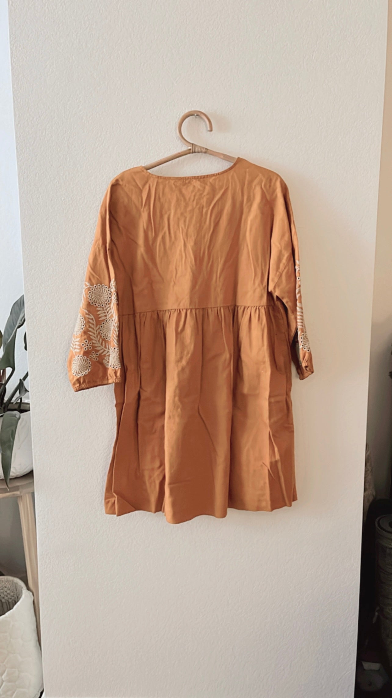 NWOT Madewell Embroidered Sleeve Dress (MEDIUM)