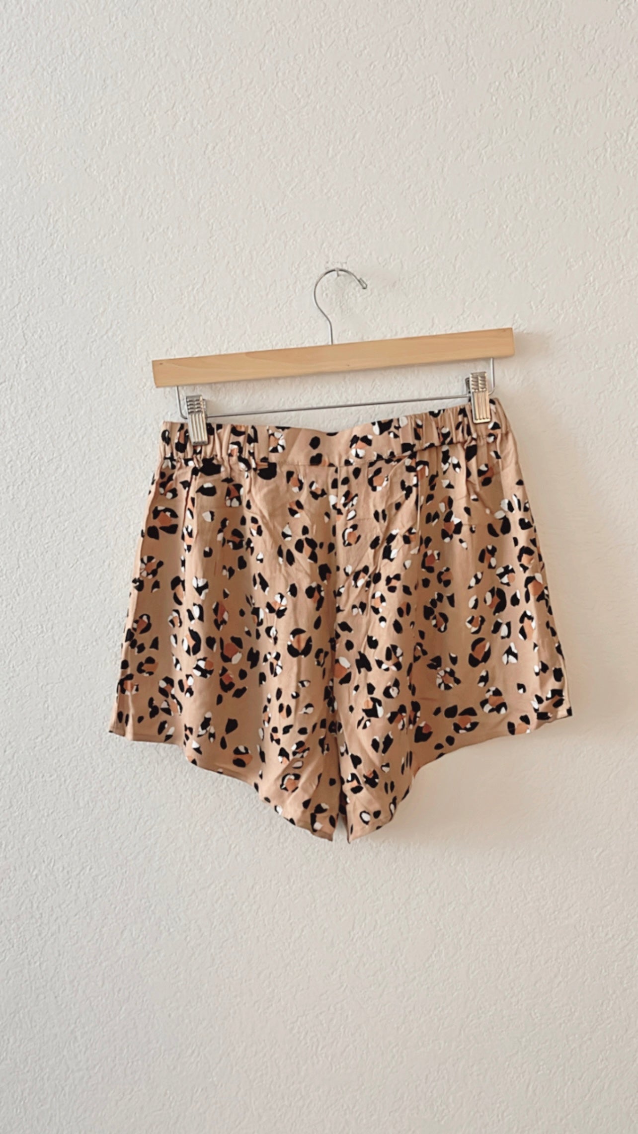 NWT Saltwater Luxe Shorts (MEDIUM)