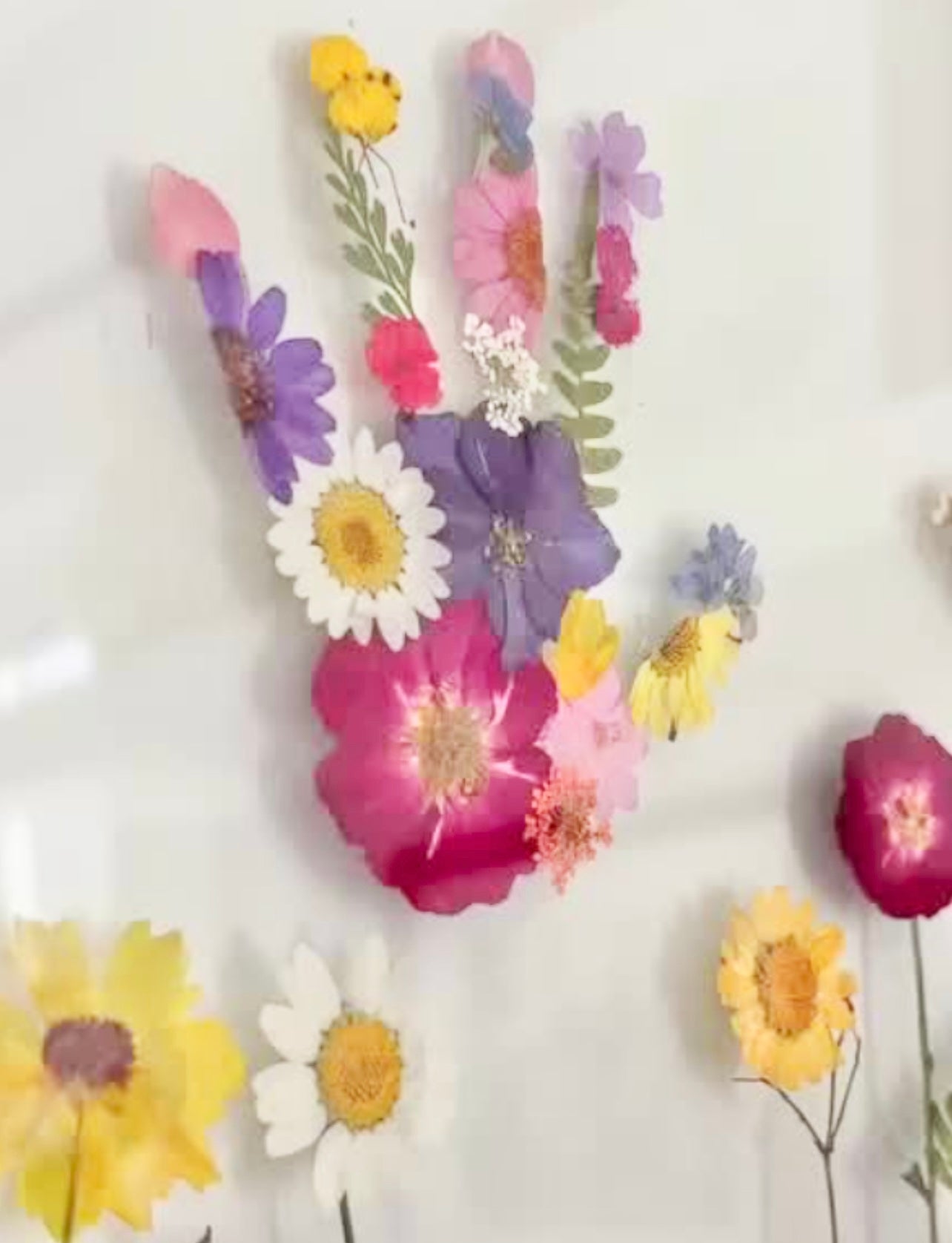 ❋ October 11 @ Fern + Skye ❋ 11:30a - Photo or Hand/Footprint Floral Frame Workshop