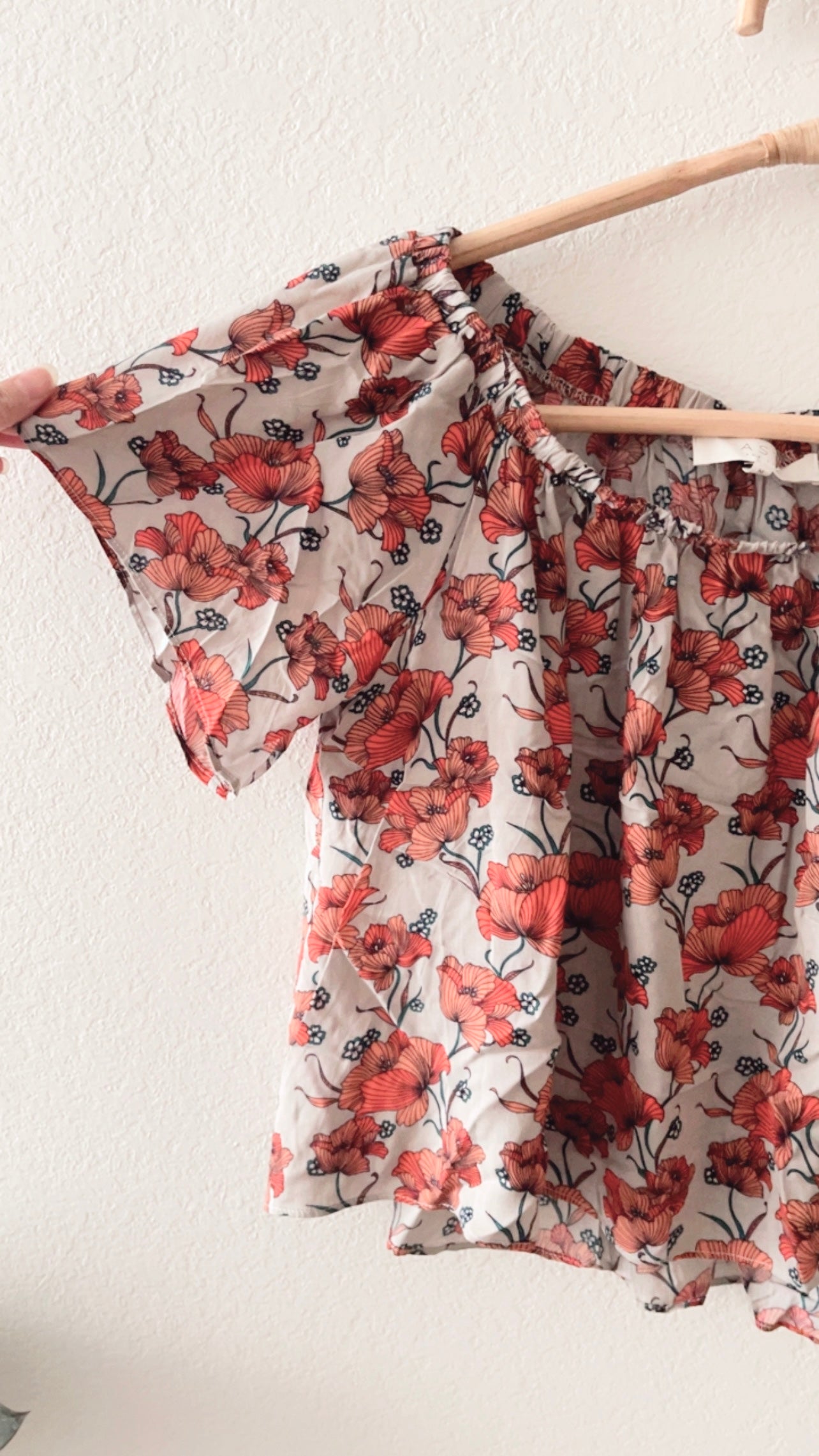 EUC ASTR the Label Floral Top (MEDIUM)