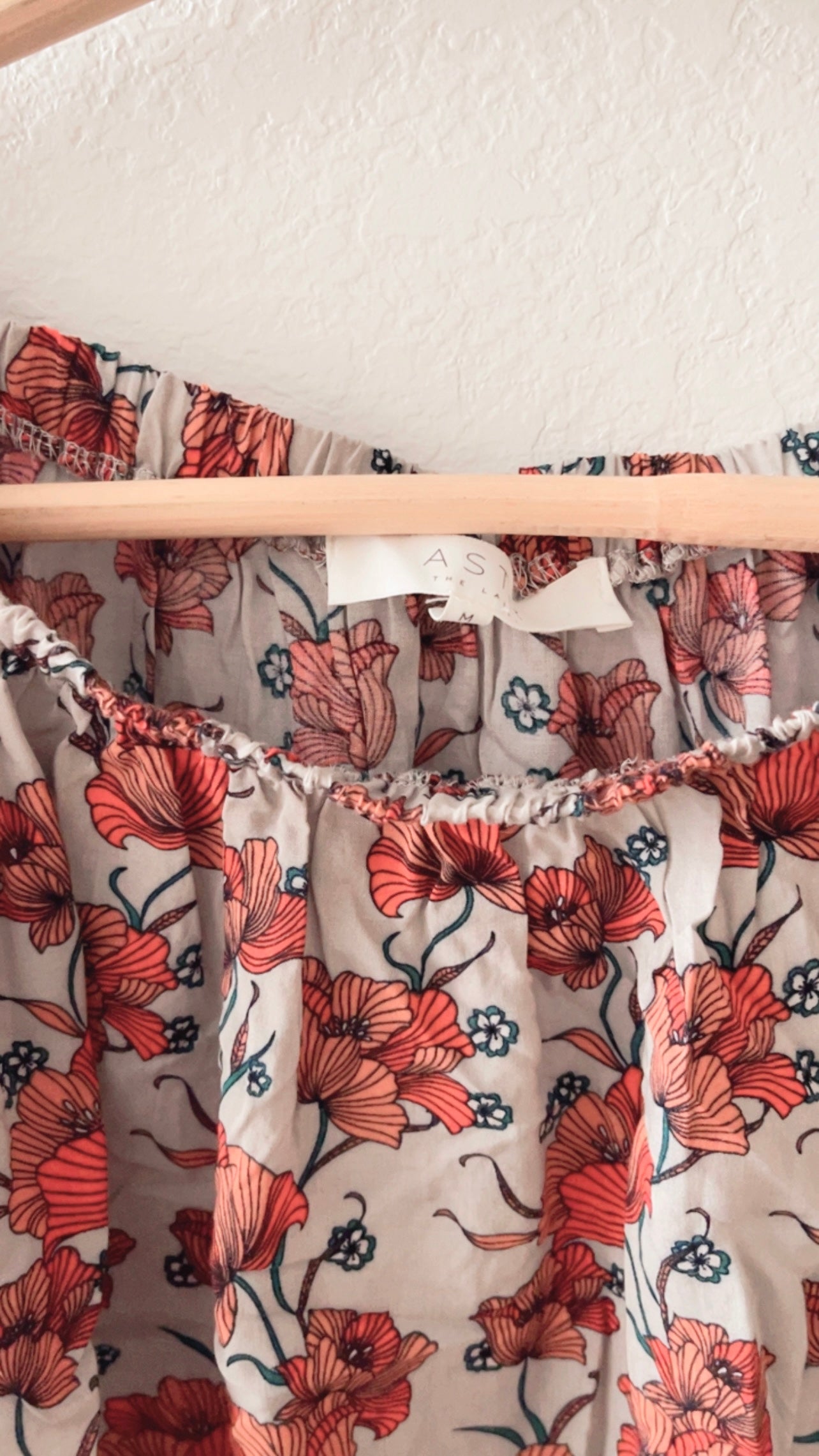 EUC ASTR the Label Floral Top (MEDIUM)