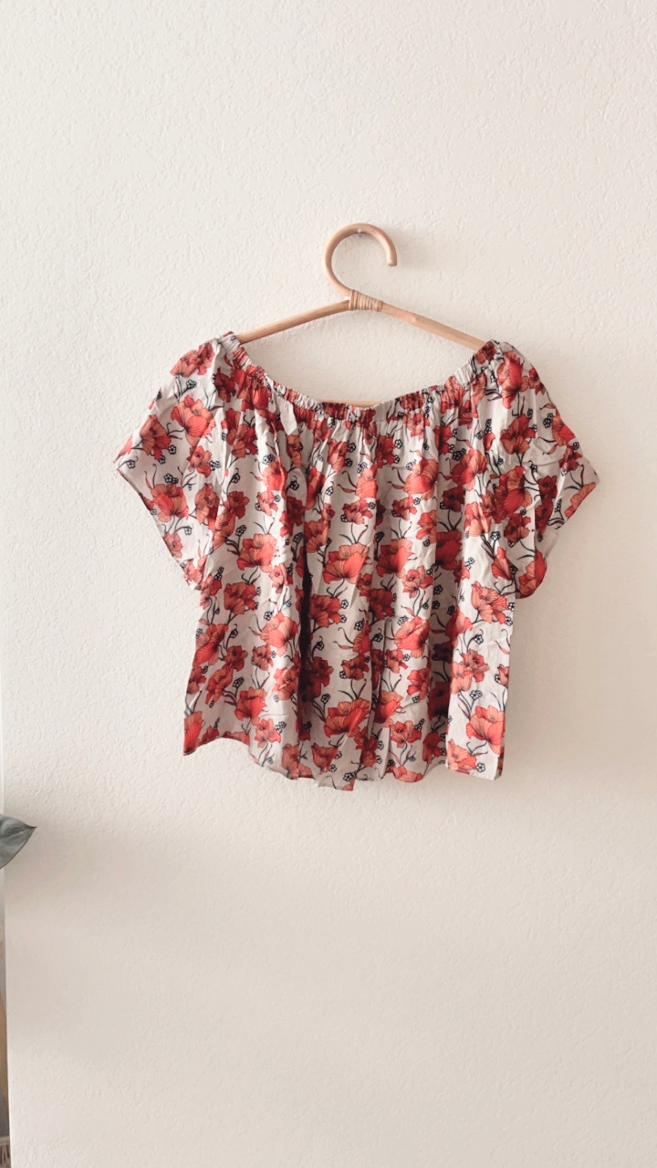 EUC ASTR the Label Floral Top (MEDIUM)