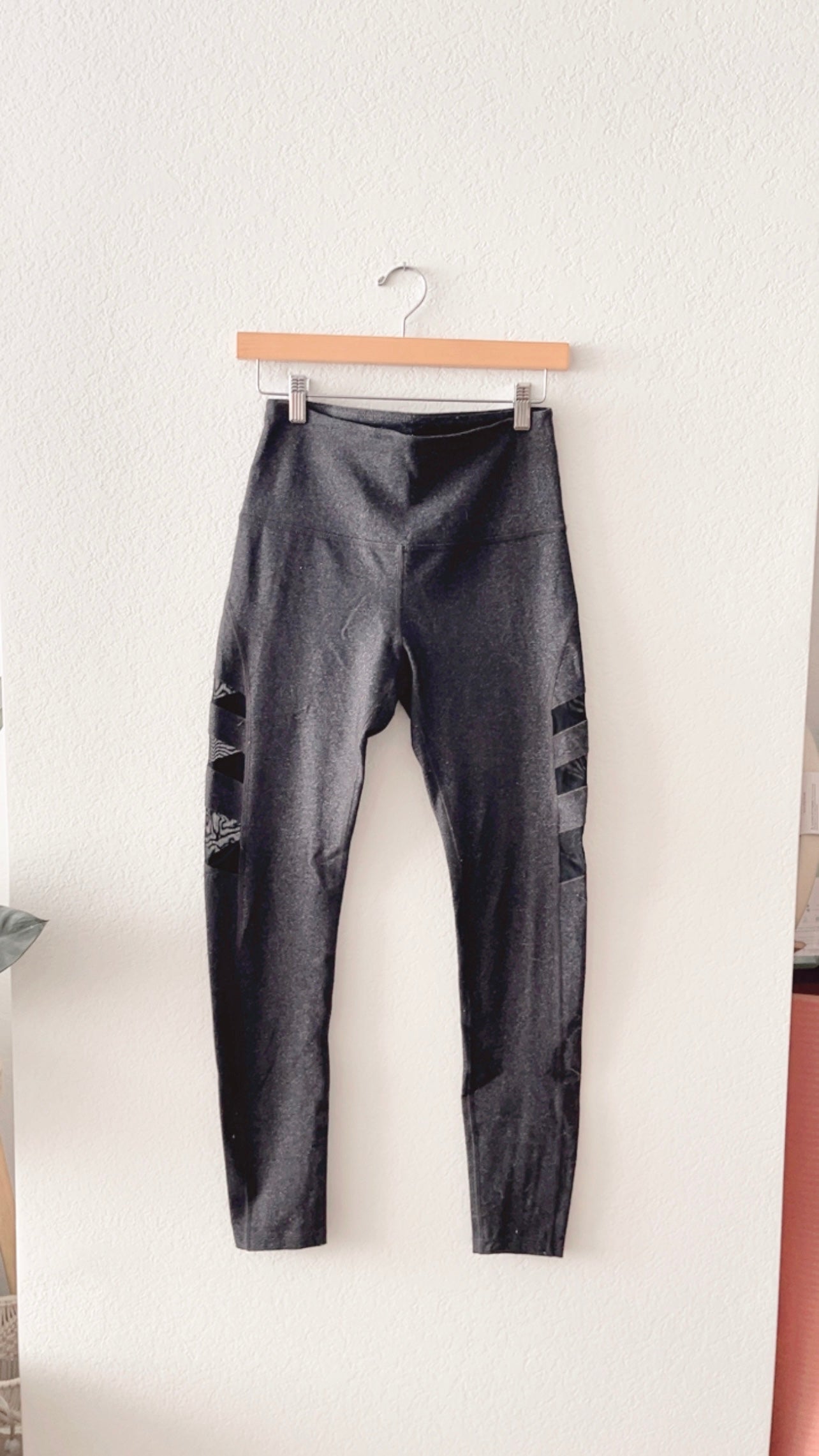 EUC Beyond Yoga Triple Mesh Panel Leggings (MEDIUM)