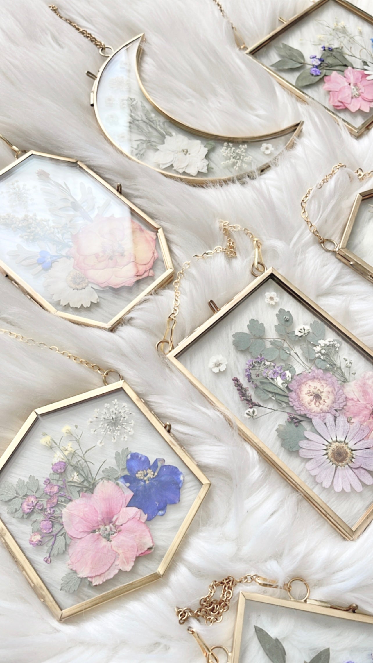 ❋ December 15 at Denver Beer Co LOWRY ❋ 6-8p - Floral Frame or Suncatcher Workshop