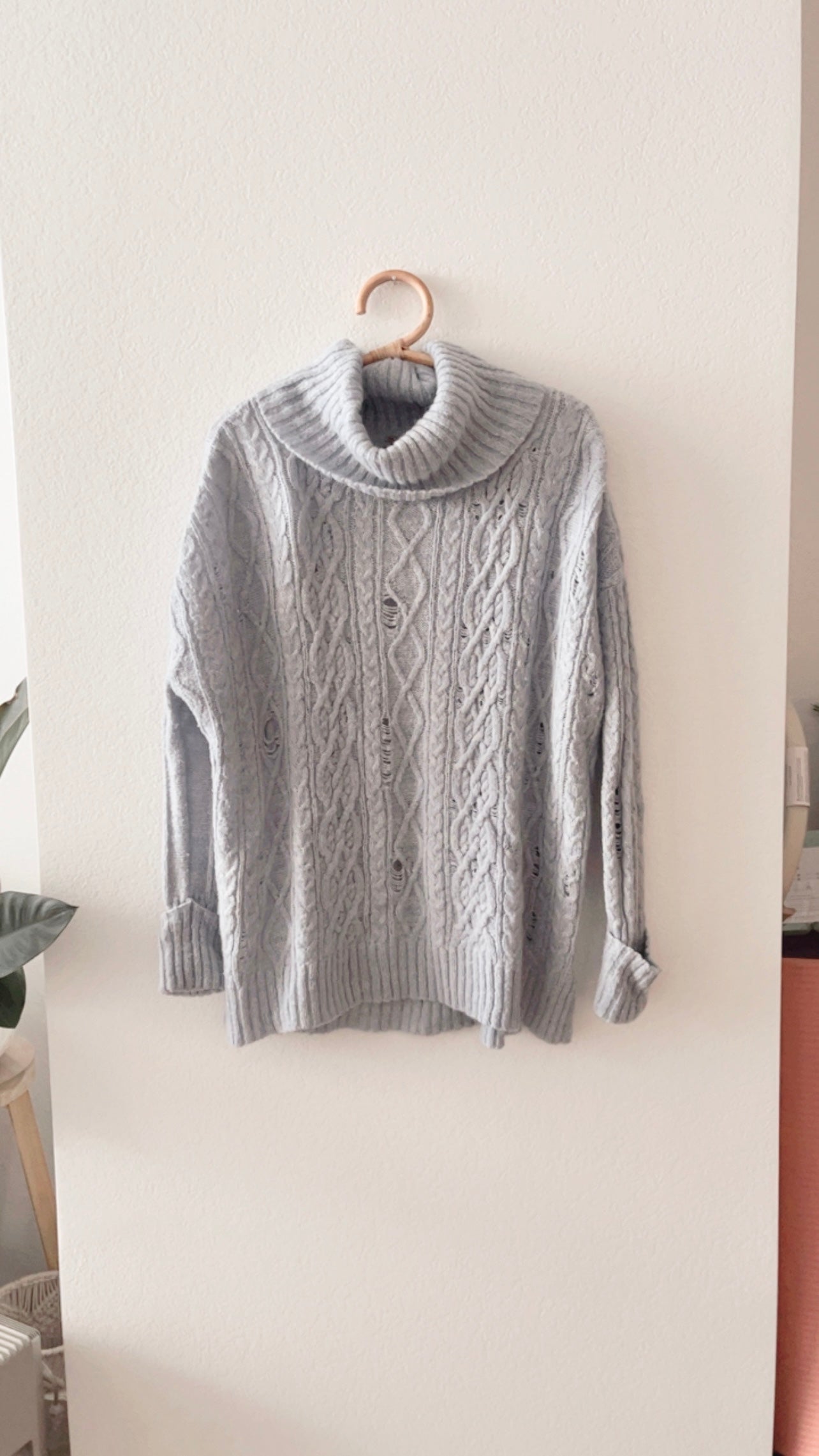 EUC Free People Distressed Complex Cable Knit Sweater (MEDIUM)