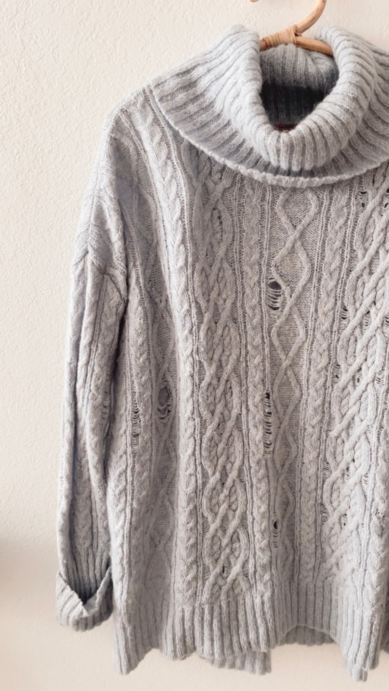 EUC Free People Distressed Complex Cable Knit Sweater (MEDIUM)