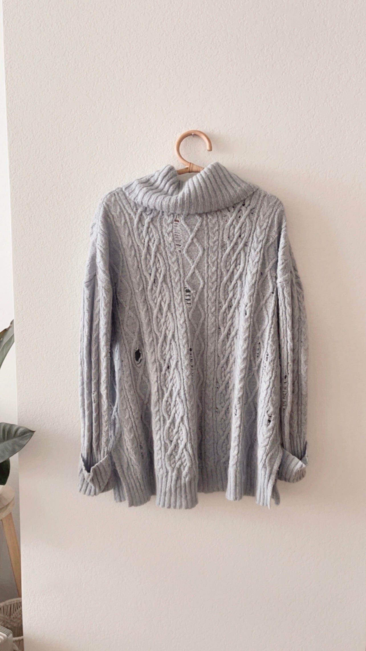 EUC Free People Distressed Complex Cable Knit Sweater (MEDIUM)