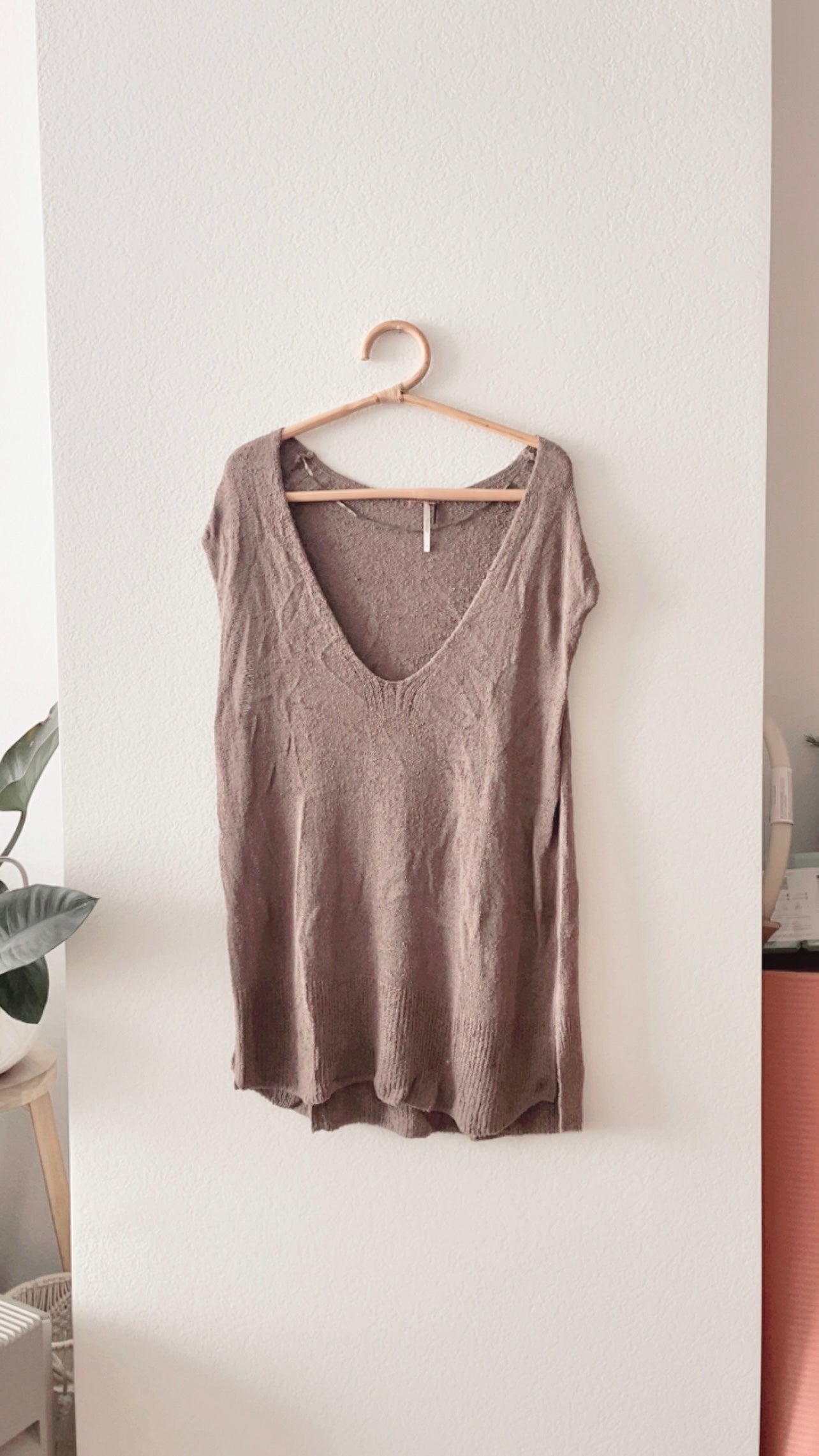 GC Free People V-Neck Sweater (MEDIUM)