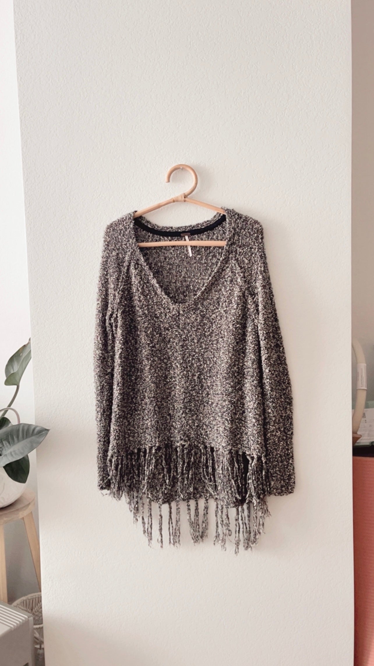 EUC Free People Fringe Bottom Sweater (MEDIUM)