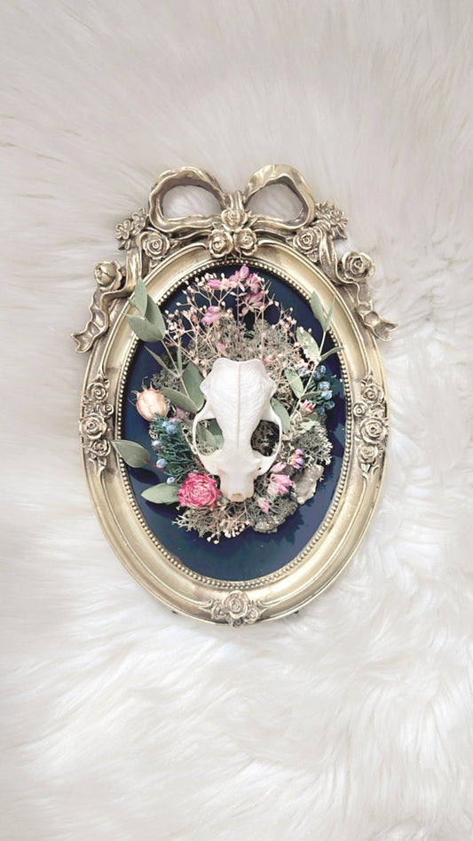 Libby Oddities Frame <Mink Skull>