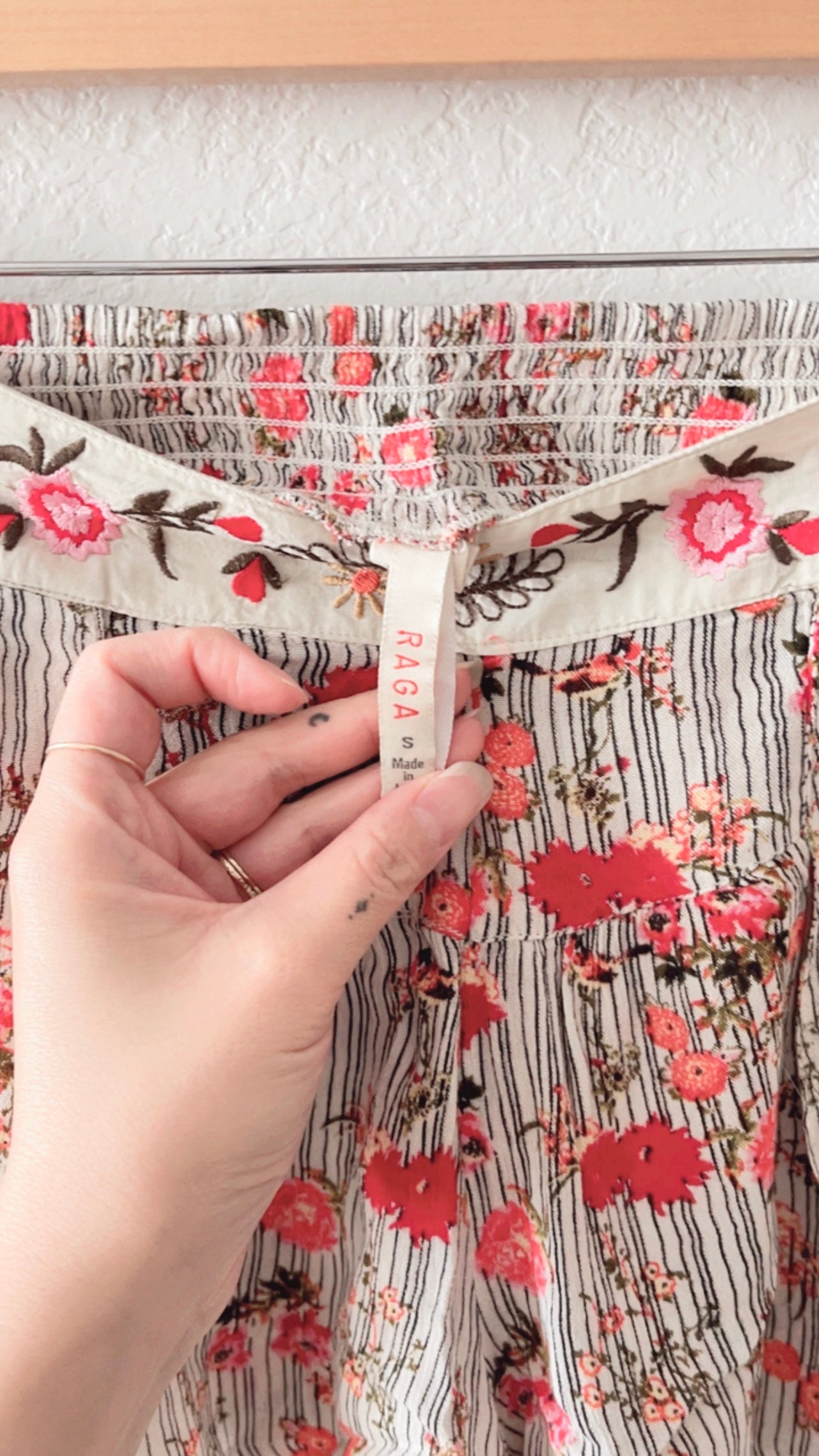 NWOT Raga Embroidered Floral Shorts (SMALL)