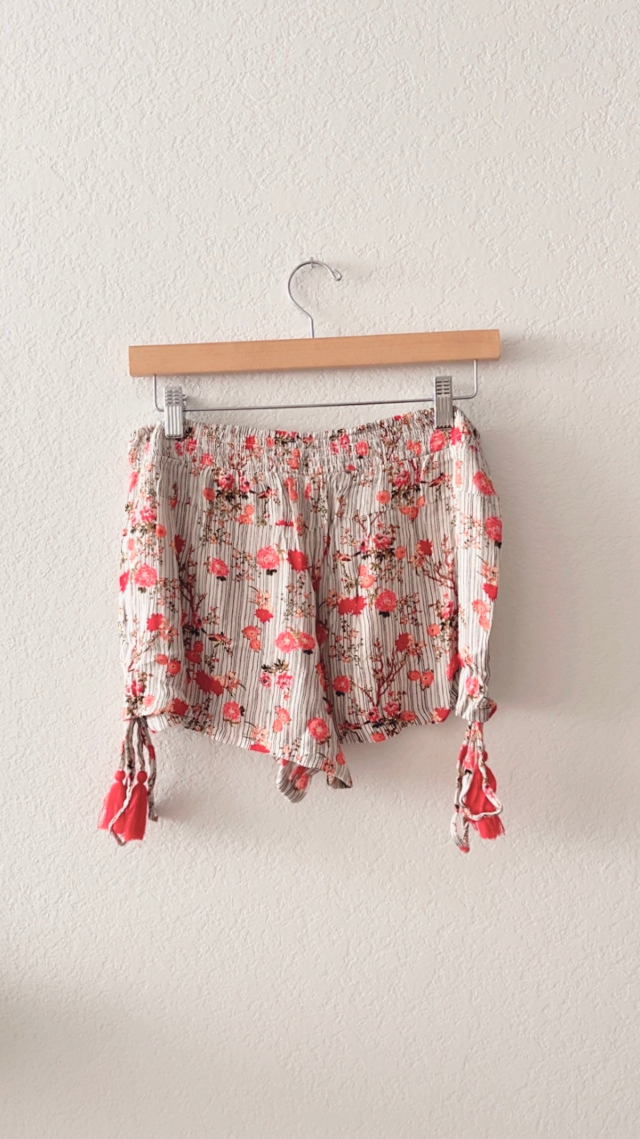NWOT Raga Embroidered Floral Shorts (SMALL)