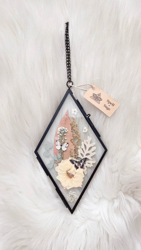 Reila Paper Replica Floral Frame <4x6.75in>