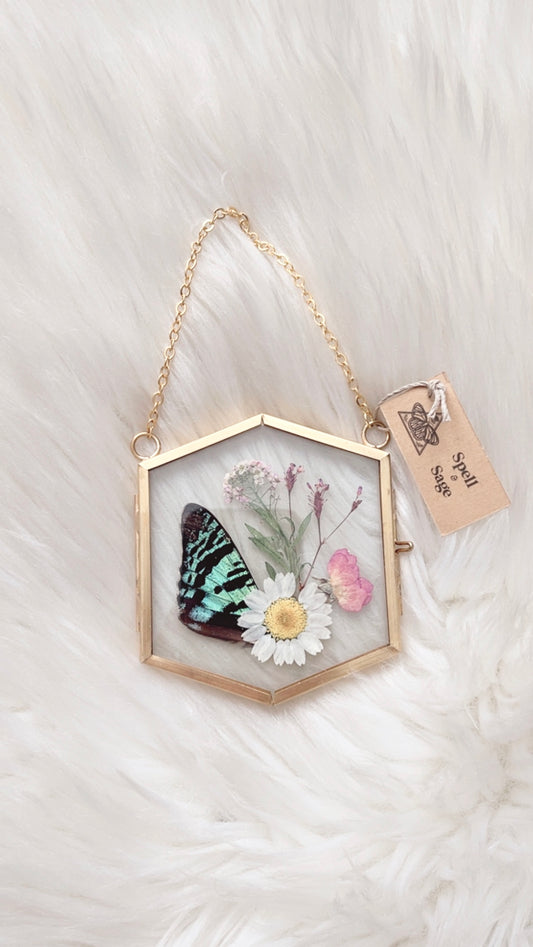 Sally Moth Floral Frame <3.25x3.75in>