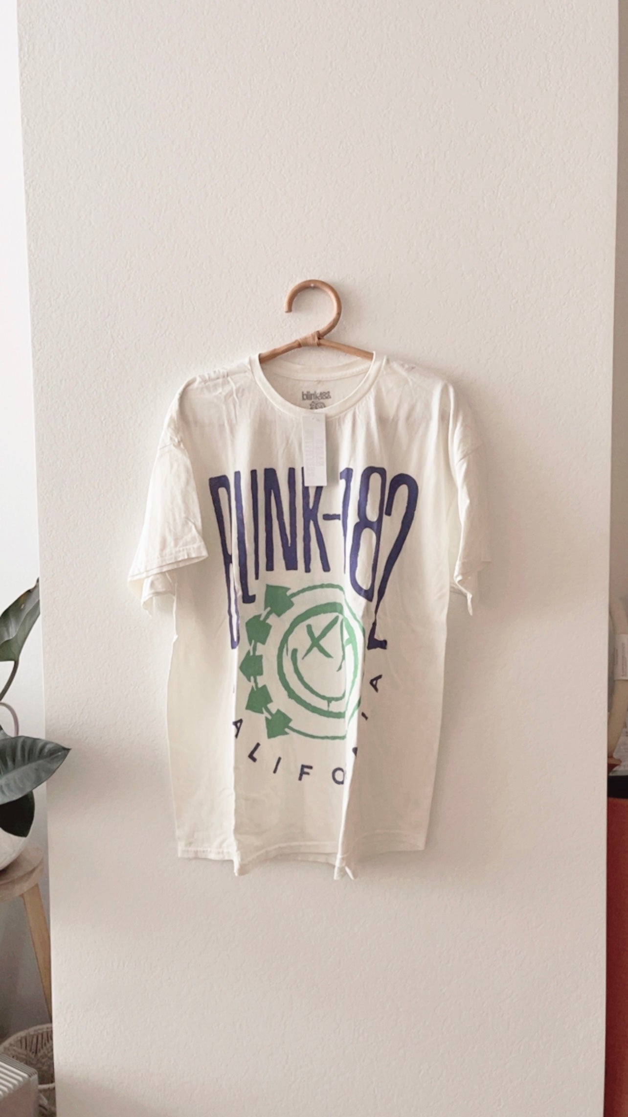 NWT Urban Outfitters Blink 182 Tee (S/M)
